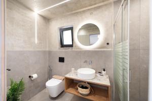 A bathroom at Petrichor