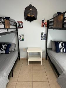 Postel nebo postele na pokoji v ubytování Beds & Sheets DOWNTOWN + 16 fotografií