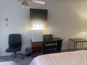 Postel nebo postele na pokoji v ubytování Norfolk Motel