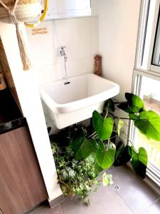 a bathroom with a sink and some green plants at departamento encantador céntrico con balcon in Lima