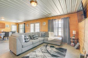 a living room with a couch and a table at 5 Mi to Sardis Lake Pet-Friendly Cabin Rental in Batesville