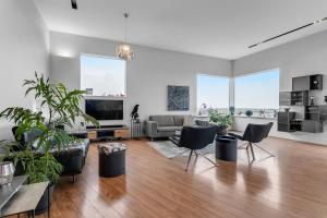 Μια τηλεόραση ή/και κέντρο ψυχαγωγίας στο Finnsbud Country Residence - 30 mins from Reykjavík