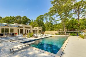 Bassein majutusasutuses Hamptons Home with Private Pool, 1 Mi to Beach! või selle lähedal