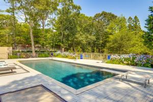 Bassein majutusasutuses Hamptons Home with Private Pool, 1 Mi to Beach! või selle lähedal