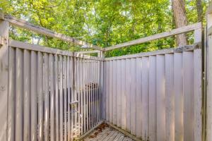 Foto sihtkohas Wainscott asuva majutusasutuse Hamptons Home with Private Pool, 1 Mi to Beach! galeriist