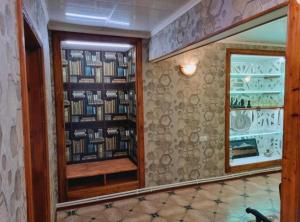 Perpustakaan di apartmen +6 gambar