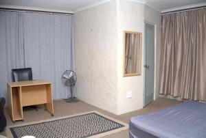 Postel nebo postele na pokoji v ubytování Kharimbi Cottage House