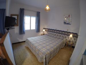 Postel nebo postele na pokoji v ubytování Apartamentos Montserrat