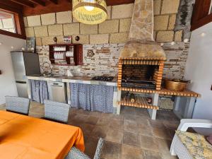 Nhà bếp/bếp nhỏ tại Villa la Paz by Villas Vista Gomera