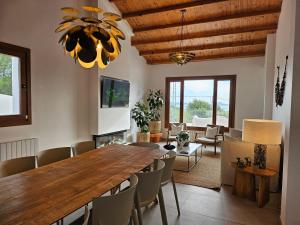 Μια τηλεόραση ή/και κέντρο ψυχαγωγίας στο Limens Luxury Home
