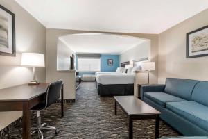 Posezení v ubytování Best Western Plus Lake Worth Inn & Suites