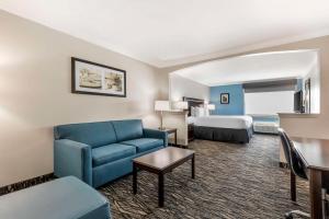 Posezení v ubytování Best Western Plus Lake Worth Inn & Suites