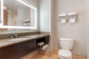 Koupelna v ubytování Best Western Plus Lake Worth Inn & Suites