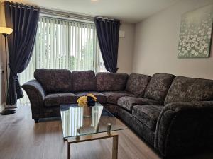 Un lugar para sentarse en Wild Atlantic Apartments Killarney