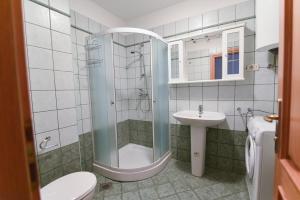 Phòng tắm tại Apartment Katja-Mošćenička Draga +9 ảnh