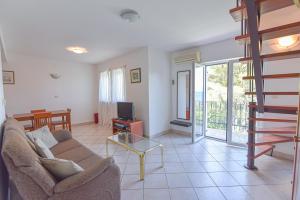 Khu vực ghế ngồi tại Apartment Katja-Mošćenička Draga