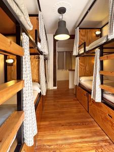 Postel nebo postele na pokoji v ubytování Surfing Etxea - Surf Hostel