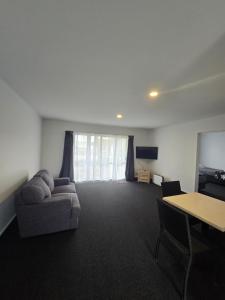 TV a/nebo společenská místnost v ubytování Greenwood Park Motel