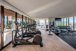 Palestra o centro fitness di Million dollar ocean view FREE Car park 3BR in Broadbeach, Australia