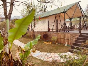 A garden outside Zhangjiajie Cliff Flower RV Tent Hotel