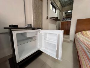 a white refrigerator with its door open in a room at Apartamento Maga Filandia in Filandia