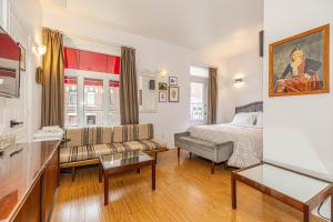 Postel nebo postele na pokoji v ubytování hotel le coach