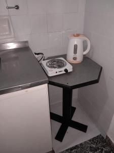 a small kitchen with a stove and a counter top at MOVISTAR ARENA confort in Buenos Aires
