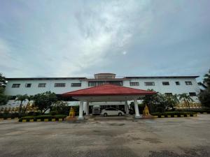 a car parked in a parking lot in front of a building at EG Paradise Angkor Villa Hotel in Siem Reap