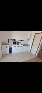 Kuhinja oz. manjša kuhinja v nastanitvi Atakama loft