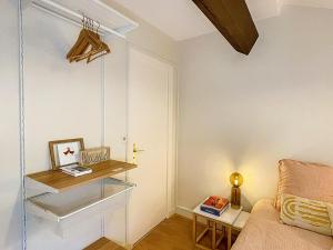 a room with a bed and a table with a lamp at Magnifique Cocon Calme et Moderne en Hypercentre in Blois