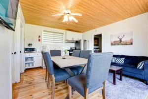 Kuchyň nebo kuchyňský kout v ubytování Beachfront Getaway #3 - Maijac Resort & Marina