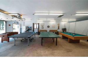 Afbeelding uit fotogalerij van Beachfront Getaway #3 - Maijac Resort & Marina in Burks Falls