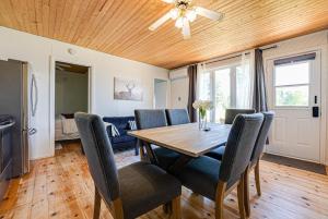 Fotografie z fotogalerie ubytování Beachfront Getaway #3 - Maijac Resort & Marina v destinaci Burks Falls + 24 fotografií