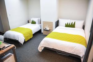 Postel nebo postele na pokoji v ubytování Metro Hotel Myeongdong