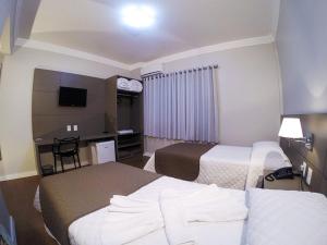 Cama ou camas em um quarto em Seville Park Hotel