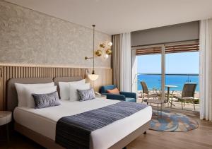 Postel nebo postele na pokoji v ubytování Akra Sorgun Tui Blue Sensatori - Ultra All Inclusive + 37 fotografií