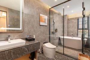 Poltton International Hotel - Chaozhou Hanjiang的一间浴室