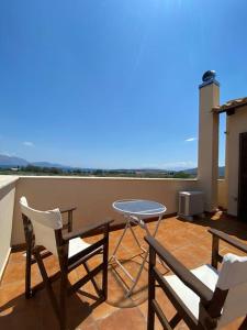 Balkon lub taras w obiekcie Georges Villa Galaxidi, family, pool and garden