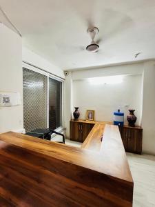 纳特杜瓦拉Hotel Chandram - 450mtr I 10min walking from ShreeNath Ji temple Nathdwara 966o9o1oo6的相册照片