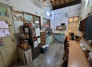 Η κουζίνα ή μικρή κουζίνα στο Huangpu Hostel