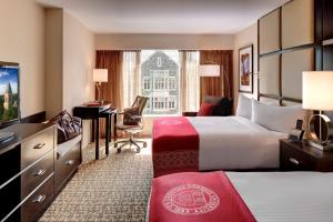 Postel nebo postele na pokoji v ubytování The Statler Hotel at Cornell University + 29 fotografií
