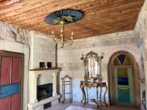 Et tv og/eller underholdning på 1860 KADIEVİ Suites & houses + 52 billeder