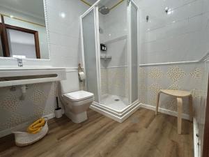 a bathroom with a shower and a toilet and a sink at Casa Mariquilla in Sanlúcar de Barrameda