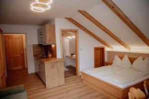 Letto o letti in una camera di Biobauernhof Poidlbauer