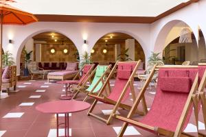 a row of chairs and tables on a patio at tent Bahia de Palma in El Arenal