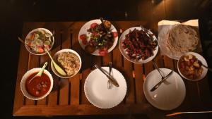 Φαγητό σε οργανωμένο κάμπινγκ ή κάπου εκεί κοντά +31 φωτογραφίες