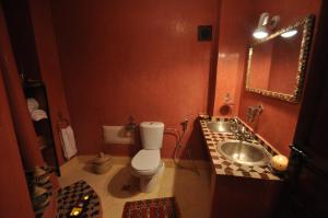 Un baño de Riad La Famille