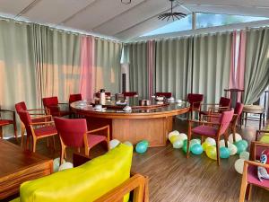 Posezení v ubytování Zhangjiajie Cliff Flower RV Tent Hotel