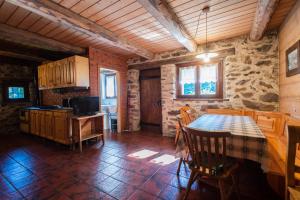 A kitchen or kitchenette at Baita Tomaselli