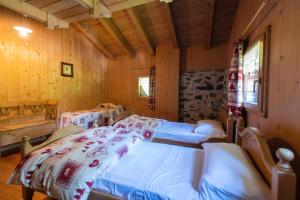 A bed or beds in a room at Baita Tomaselli